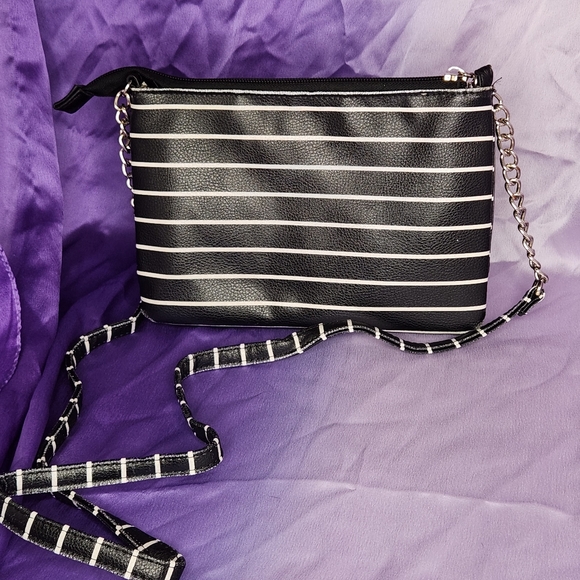 BETSEY JOHNSON star & heart black crossbody - Picture 5 of 6